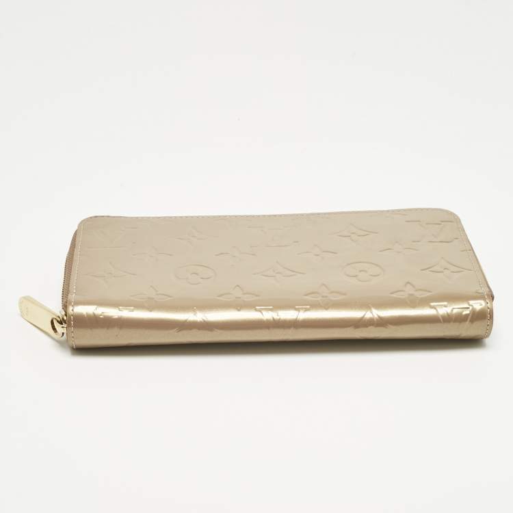 Pre Owned Louis Vuitton Beige Poudre Monogram Vernis Zippy Wallet