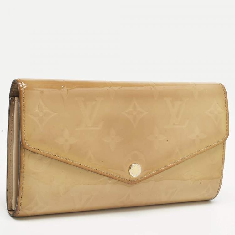 Pre Owned Louis Vuitton Blanc Corail Monogram Vernis Sarah Wallet