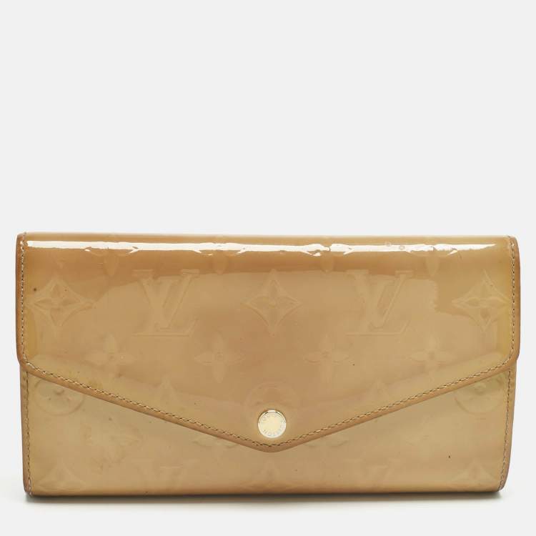 Pre Owned Louis Vuitton Blanc Corail Monogram Vernis Sarah Wallet