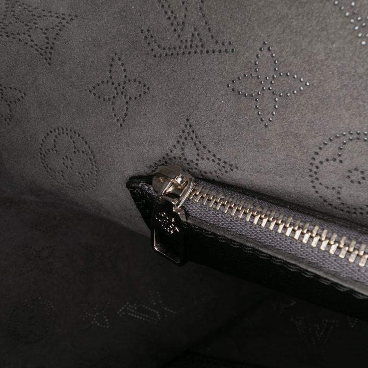 Pre Owned Louis Vuitton Black Monogram Mahina Carmel