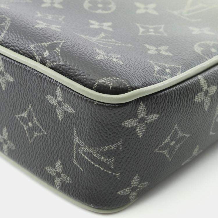 Pre Owned Louis Vuitton Coussin PM Green Lambskin Leather Shoulder Bag