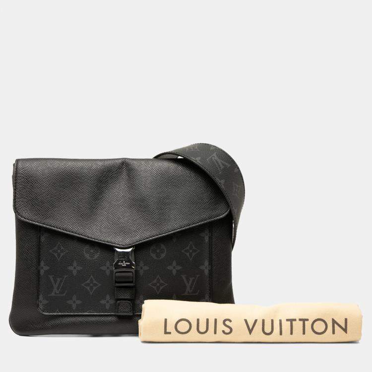 Pre Owned Louis Vuitton Taigarama Outdoor Flap Taiga Leather Messenger Bag