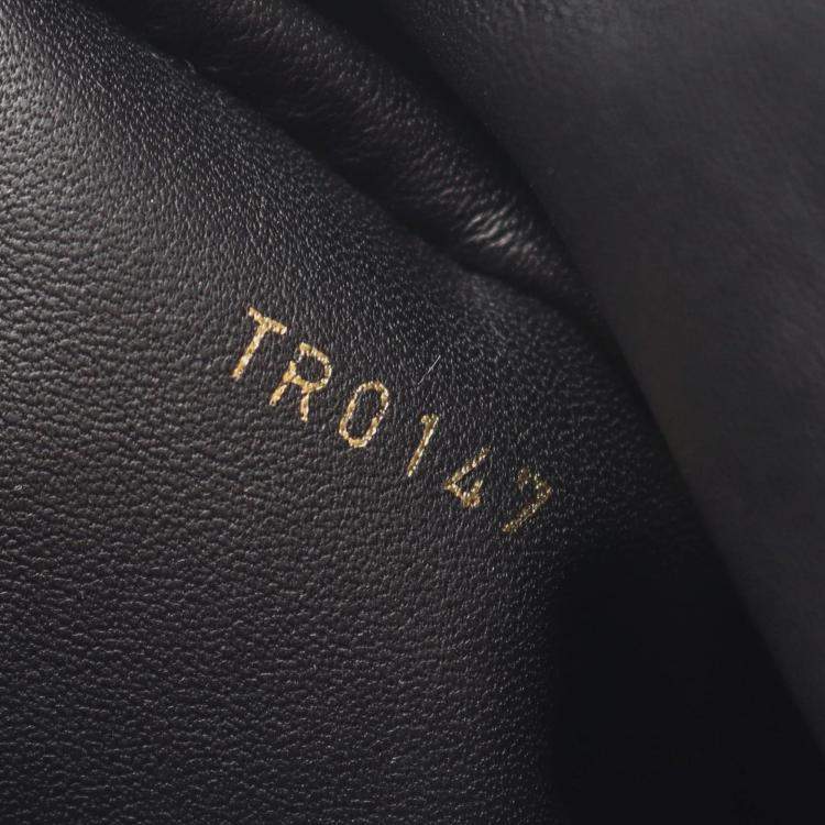 Pre Owned Louis Vuitton Capucines Pm Handbag In Taurillon Leather Black