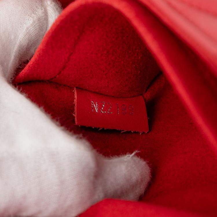 مملوكة مسبقًا Louis Vuitton Red New Wave Chain Bag MM