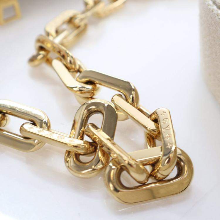 مملوكة مسبقًا Louis Vuitton White Embossed Lambskin Coussin PM