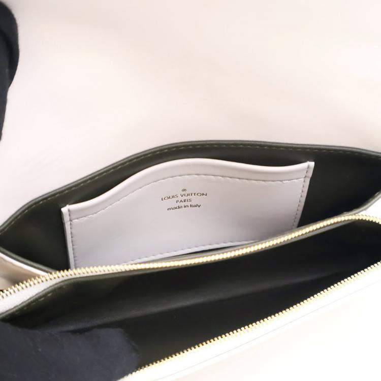 مملوكة مسبقًا Louis Vuitton White Monogram Lambskin Pochette Coussin