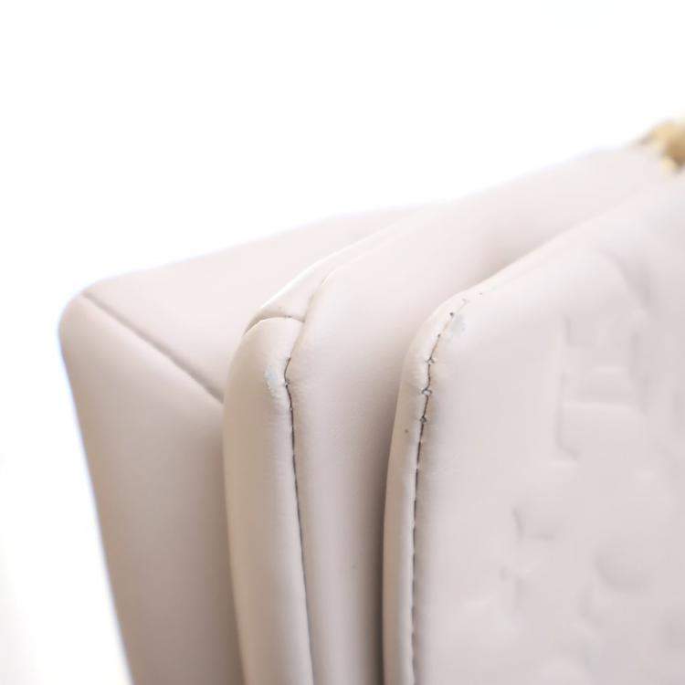 مملوكة مسبقًا Louis Vuitton White Monogram Lambskin Pochette Coussin