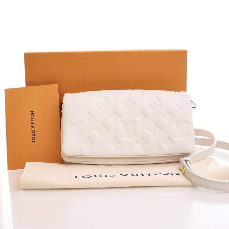 مملوكة مسبقًا Louis Vuitton White Monogram Lambskin Pochette Coussin