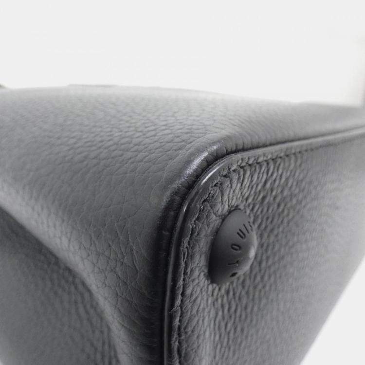 Pre Owned Louis Vuitton Capucines Bb Handbag