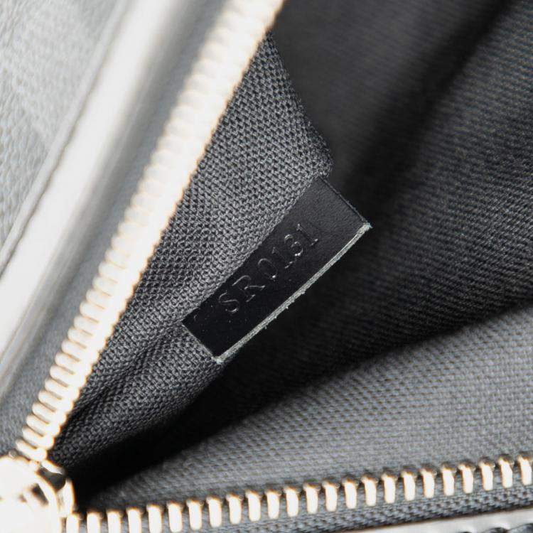 مملوكة مسبقًا Louis Vuitton Black Damier Graphite Mick MM