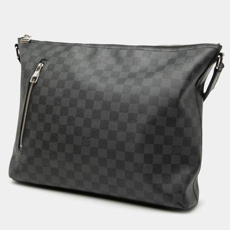 مملوكة مسبقًا Louis Vuitton Black Damier Graphite Mick MM