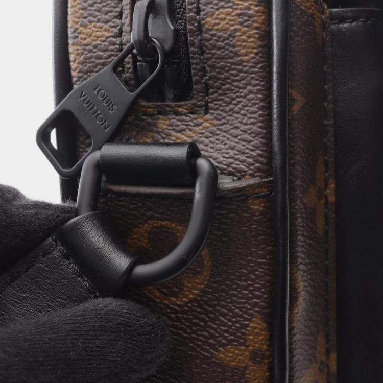 مملوكة مسبقًا Louis Vuitton Christopher Wearable Wallet Monogram Macassar Canvas Crossbody Bag