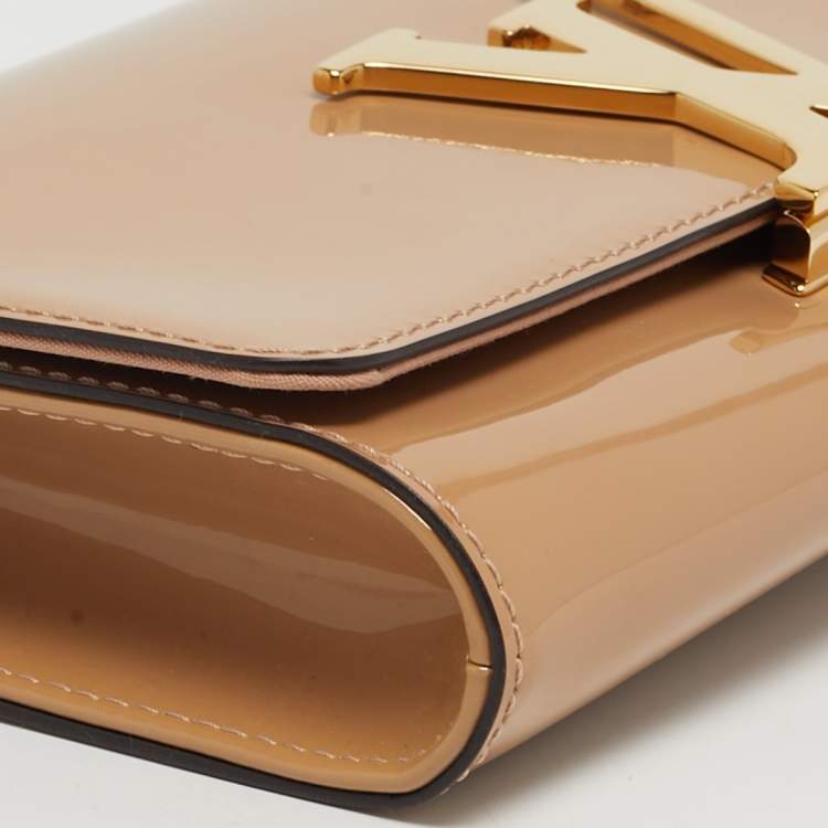 Pre Owned Louis Vuitton Louise Beige Patent Leather Clutch