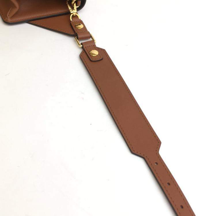 مملوكة مسبقًا Louis Vuitton Dauphine Belt Bag