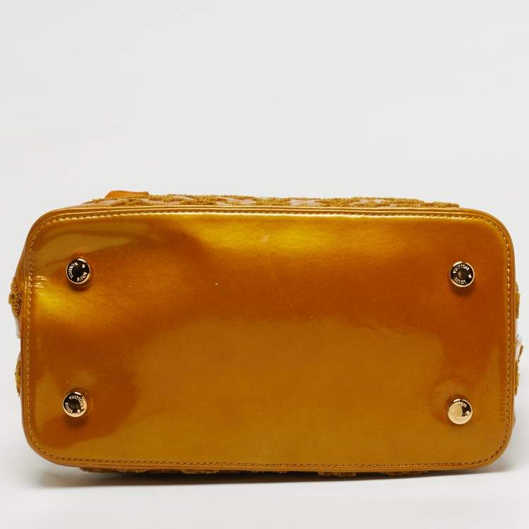 مملوكة مسبقًا Louis Vuitton Lock It PM Mustard Monogram Fascination Bag