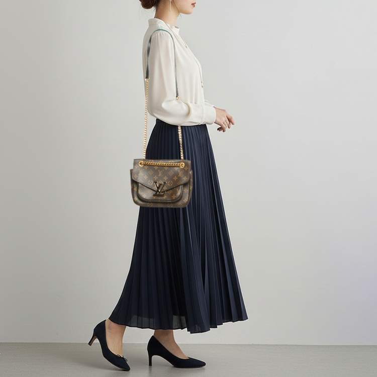 Pre Owned Louis Vuitton Monogram Canvas Passy Bag