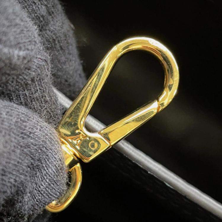 مملوكة مسبقًا Louis Vuitton Capucines BB Handbag In Enamel And Leather Shoulder Bag