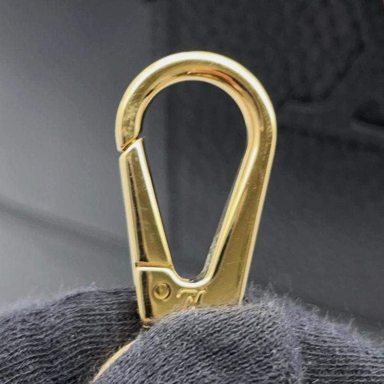 مملوكة مسبقًا Louis Vuitton Capucines BB Handbag In Enamel And Leather Shoulder Bag