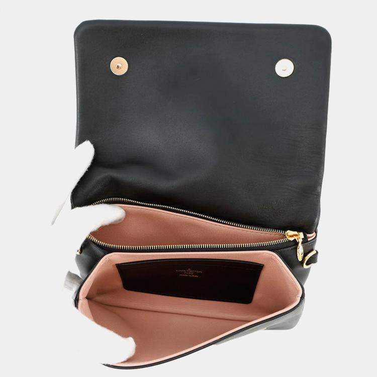 مملوكة مسبقًا Louis Vuitton Chain Shoulder Bag Monogram Lambskin Pochette Coussin Black