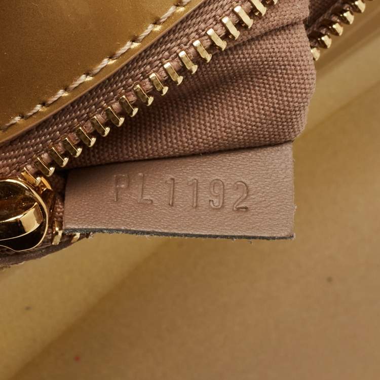 Pre Owned Louis Vuitton Sobe Rose Florentine Vernis Clutch