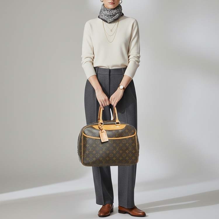 مملوكة مسبقًا Louis Vuitton Deauville Monogram Canvas Bag