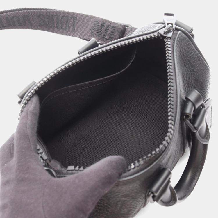 مملوكة مسبقًا Louis Vuitton Keepall Bandouliere 25 Handbag In Monogram Taurillon Leather Black