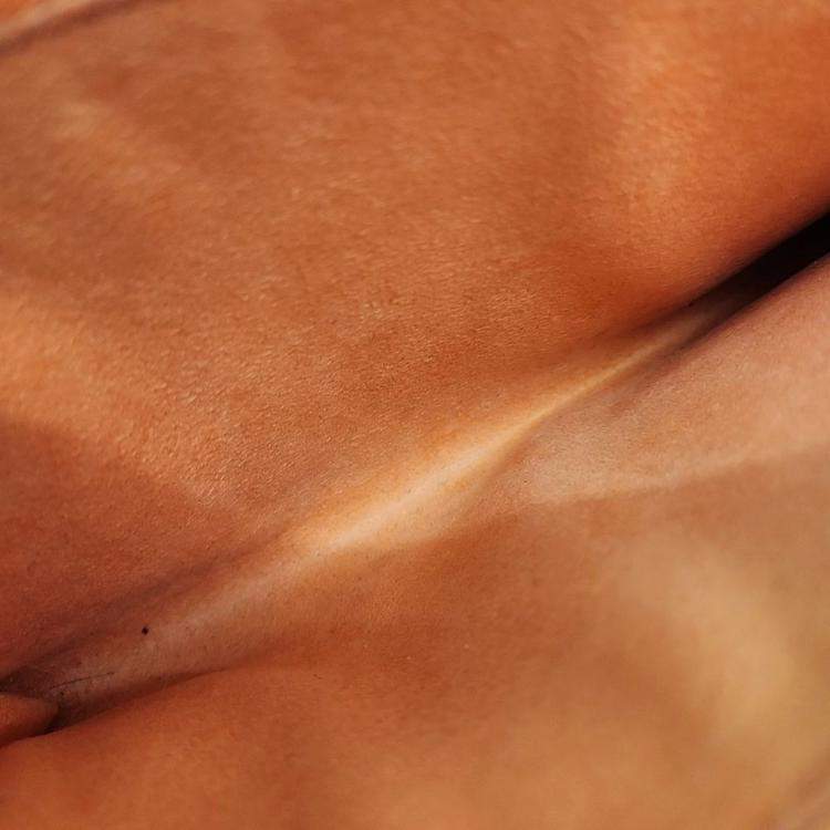 مملوكة مسبقًا Louis Vuitton Orange Leather Epi Pouch Bag & Keyring