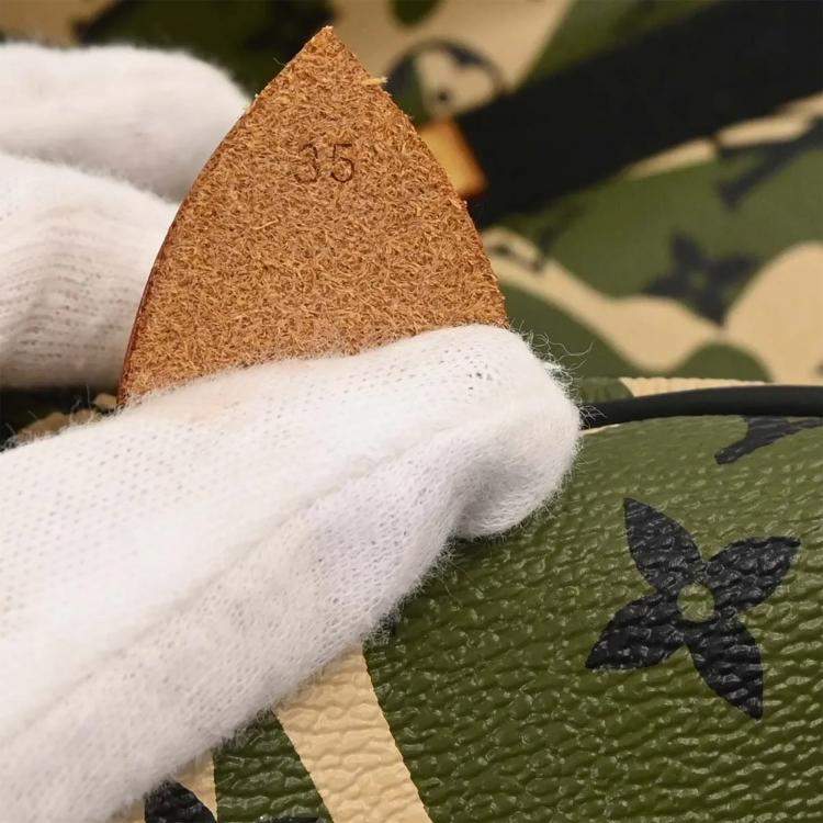 مملوكة مسبقًا Louis Vuitton Green Monogramouflage Speedy 35 Handbag