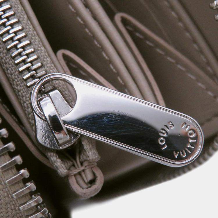مملوكة مسبقًا Louis Vuitton Zippy Wallet Galet Monogram Mahina