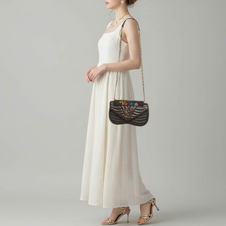 Pre Owned Louis Vuitton New Wave Chain MM Black Leather Bag