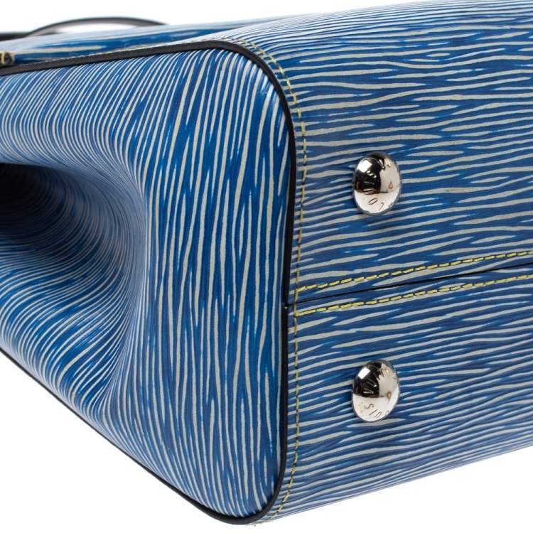 مملوكة مسبقًا Louis Vuitton Light Denim Epi Leather Cluny MM Bag