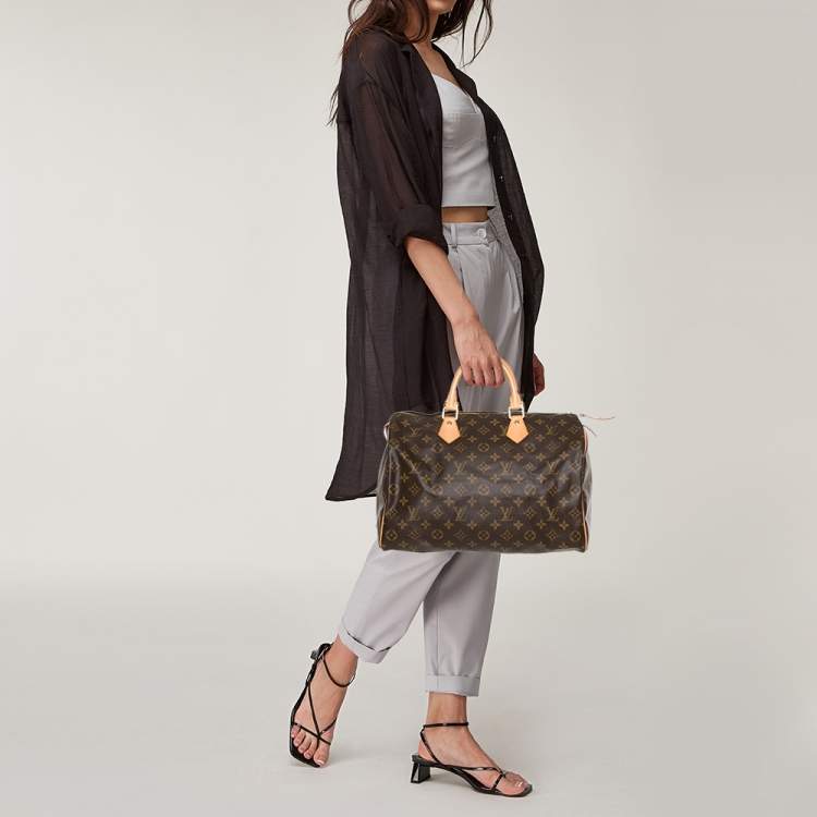 مملوكة مسبقًا Louis Vuitton Monogram Canvas Speedy 35 Bag