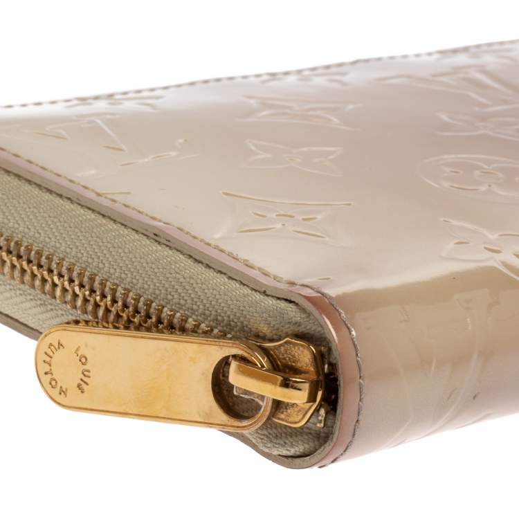 Pre Owned Louis Vuitton Cream White Monogram Vernis Zippy Wallet