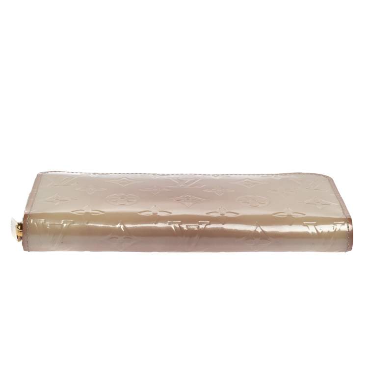 Pre Owned Louis Vuitton Cream White Monogram Vernis Zippy Wallet