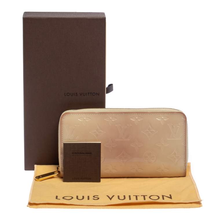 Pre Owned Louis Vuitton Cream White Monogram Vernis Zippy Wallet