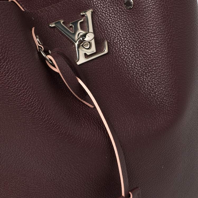 Pre Owned Louis Vuitton Prune Leather Lockme Bucket Bag