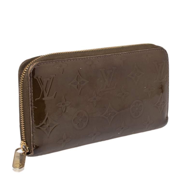 Pre Owned Louis Vuitton Vert Olive Monogram Vernis Zippy Wallet