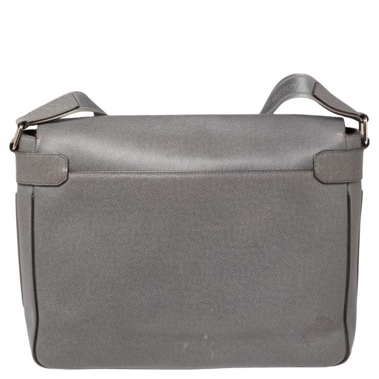 Pre Owned Louis Vuitton Grey Taiga Leather Roman GM Bag