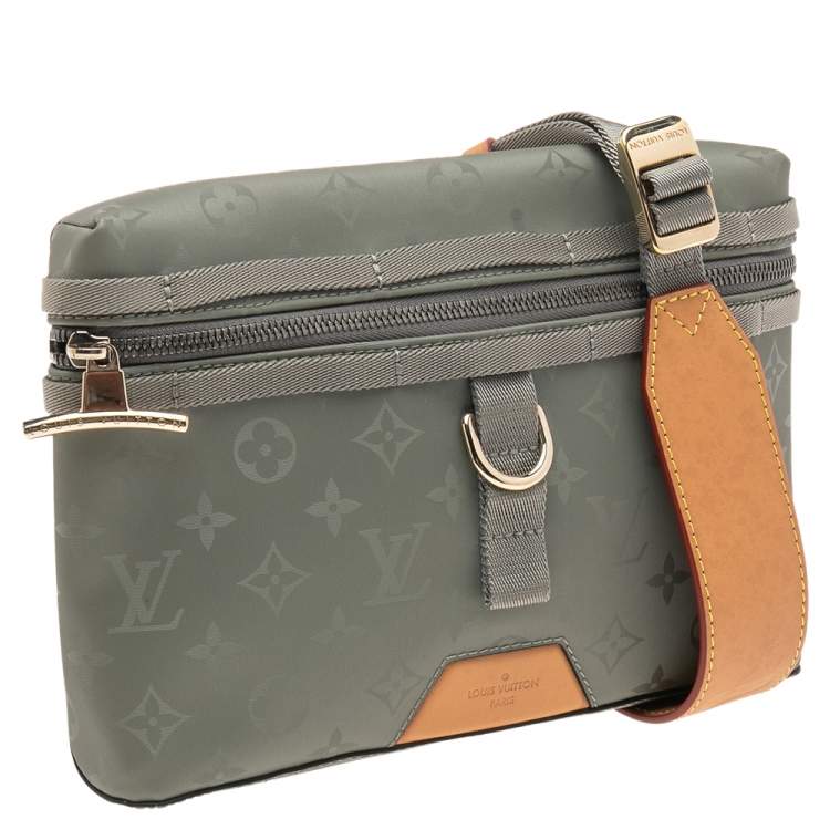 Pre Owned Louis Vuitton Grey Monogram Titanium Canvas Messenger 