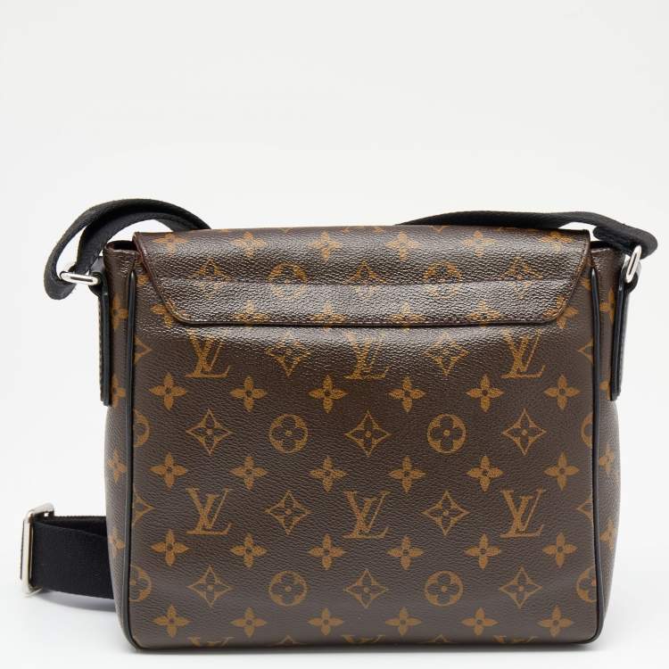 Pre Owned Louis Vuitton Monogram Canvas District PM Bag