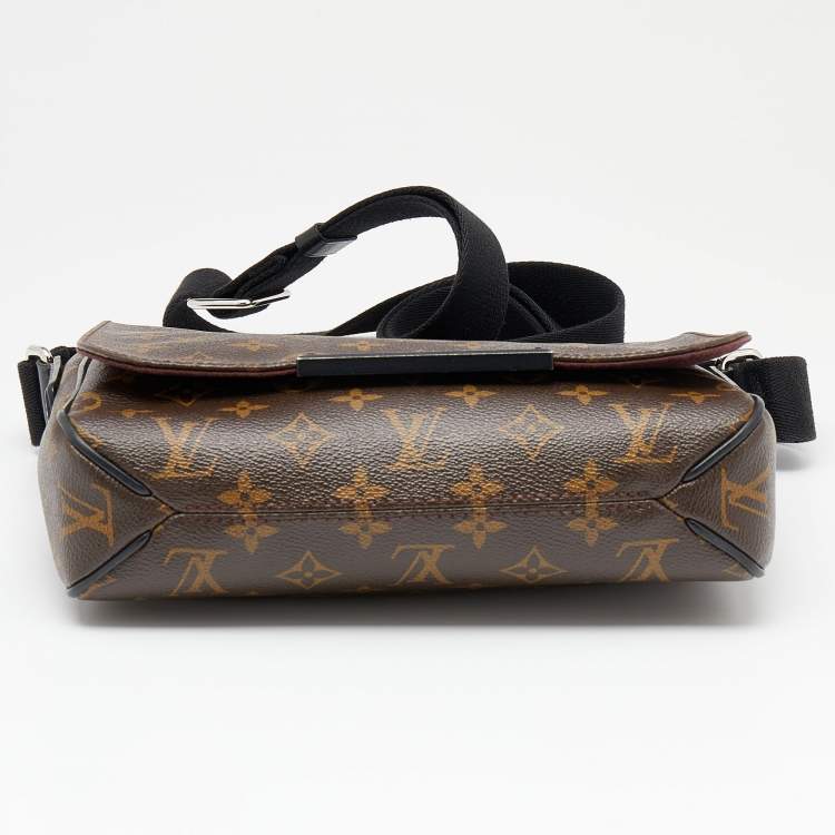 Pre Owned Louis Vuitton Monogram Canvas District PM Bag