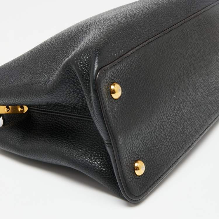 مملوكة مسبقًا Louis Vuitton Black Taurillon Leather Capucines MM Bag