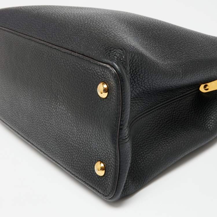 مملوكة مسبقًا Louis Vuitton Black Taurillon Leather Capucines MM Bag