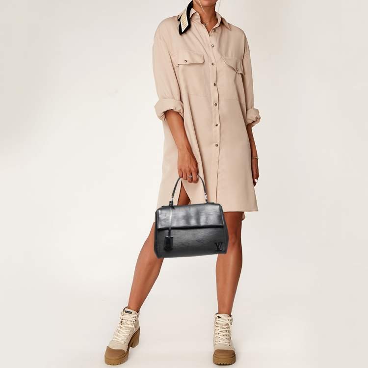 مملوكة مسبقًا Louis Vuitton Black Epi Leather Cluny BB Bag