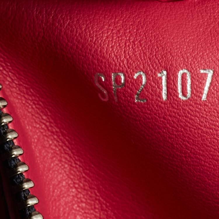 مملوكة مسبقًا Louis Vuitton Black Leather Capucines MM Bag