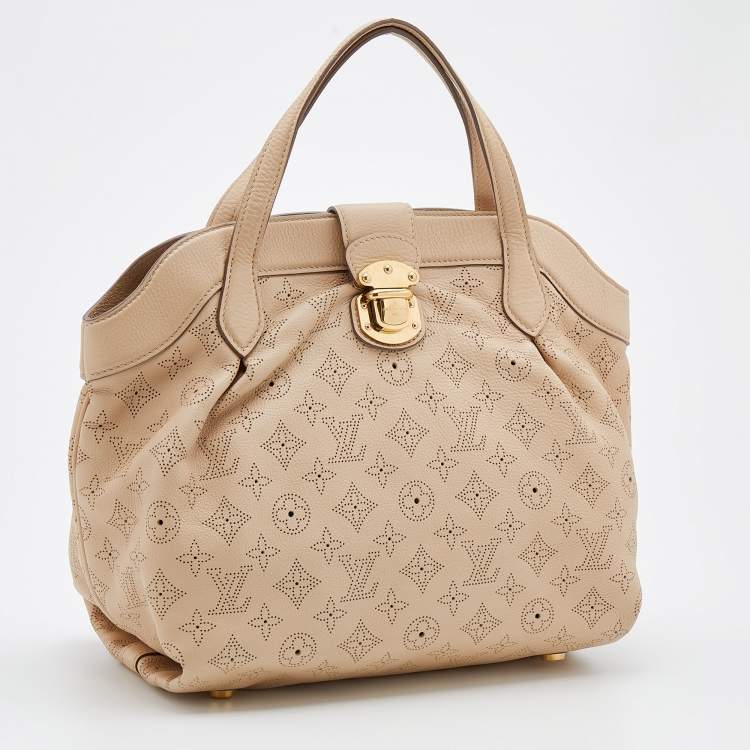 Pre Owned Louis Vuitton Coquill Monogram Mahina Leather Cirrus PM Bag