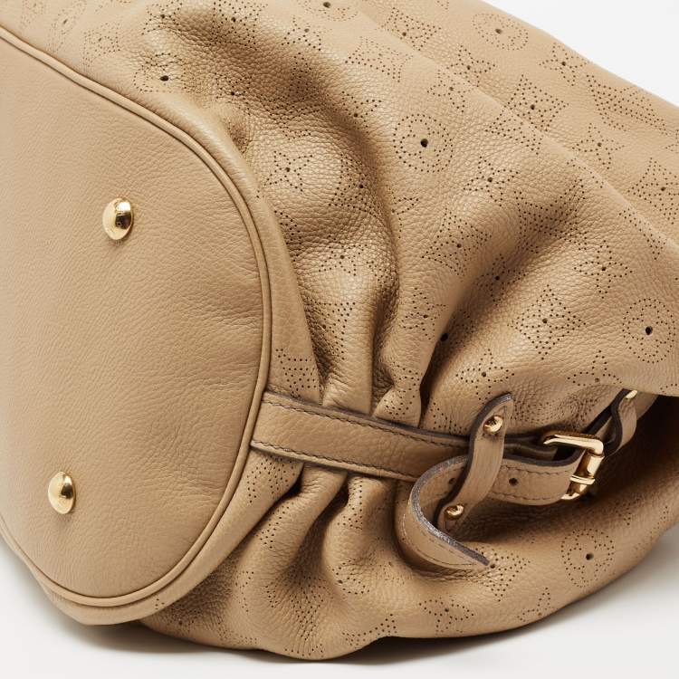 Pre Owned Louis Vuitton Beige Monogram Mahina Leather L Bag