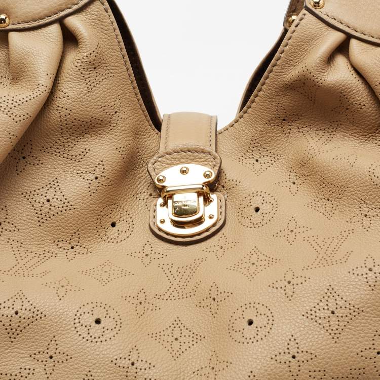 Pre Owned Louis Vuitton Beige Monogram Mahina Leather L Bag