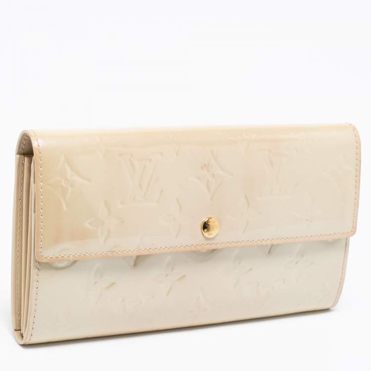 Pre Owned Louis Vuitton Blanc Corail Monogram Vernis Leather Sarah Wallet