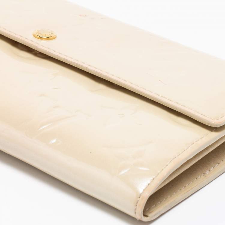 Pre Owned Louis Vuitton Blanc Corail Monogram Vernis Leather Sarah Wallet